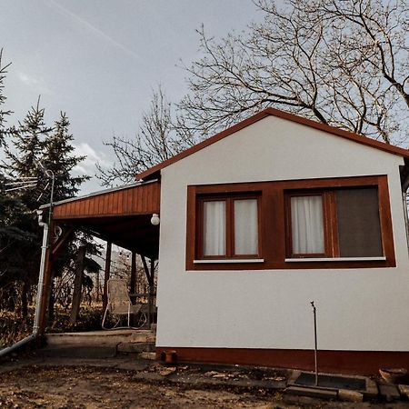MANDULÁS KABIN a kisház dézsával és kilátással a Balatonra Balatongyörök Extérieur photo