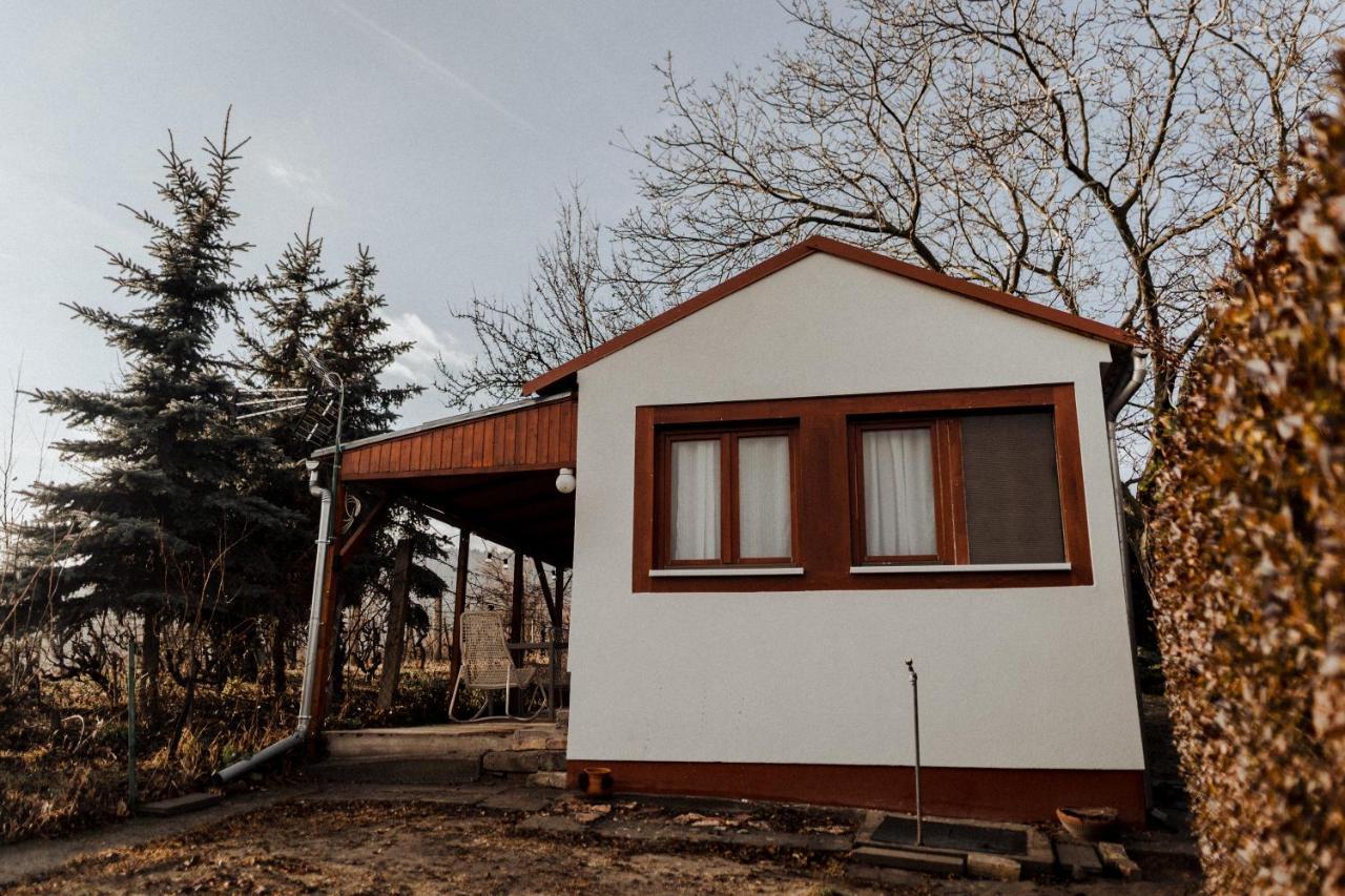 MANDULÁS KABIN a kisház dézsával és kilátással a Balatonra Balatongyörök Extérieur photo